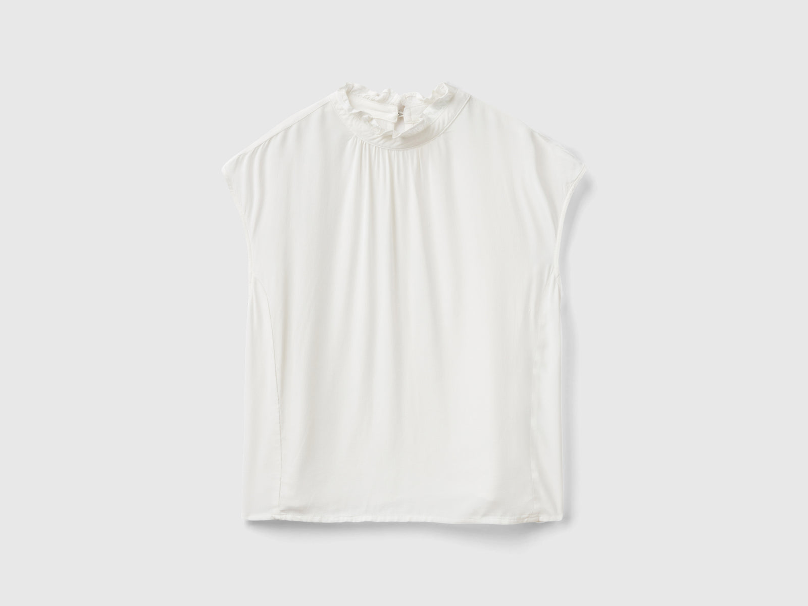 Blouse with ruffles on the neck da donna bianco panna | Benetton Outlet
