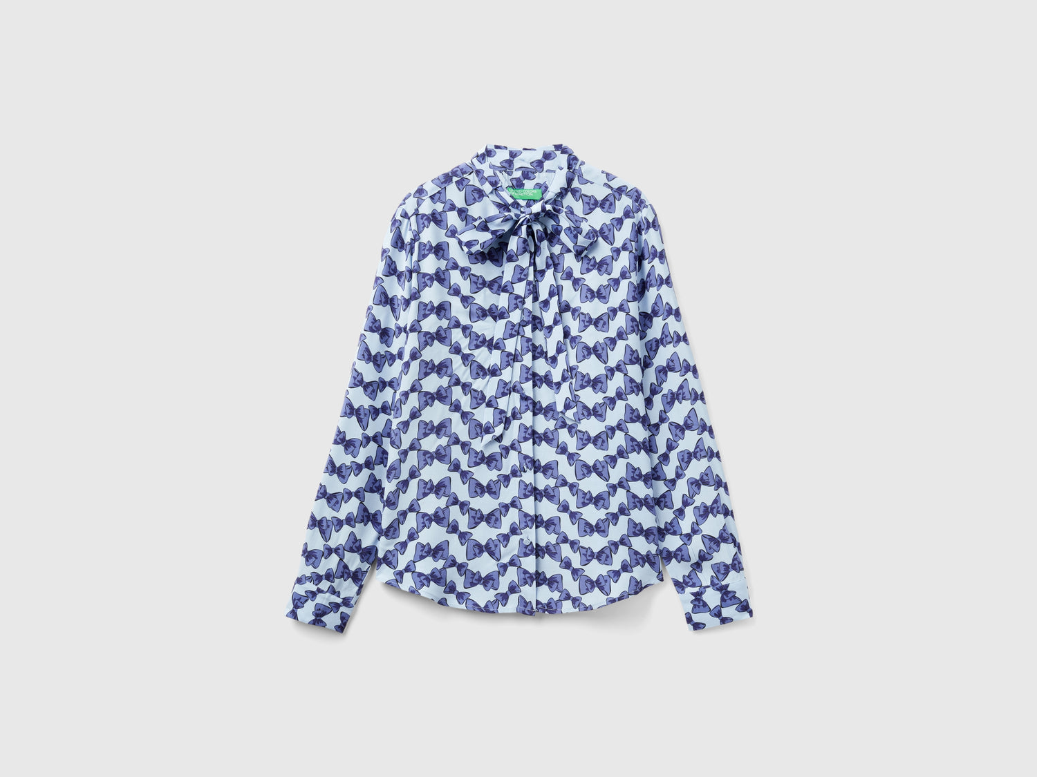 Camicia fluida con stampa fiocchi da donna celeste | Benetton Outlet
