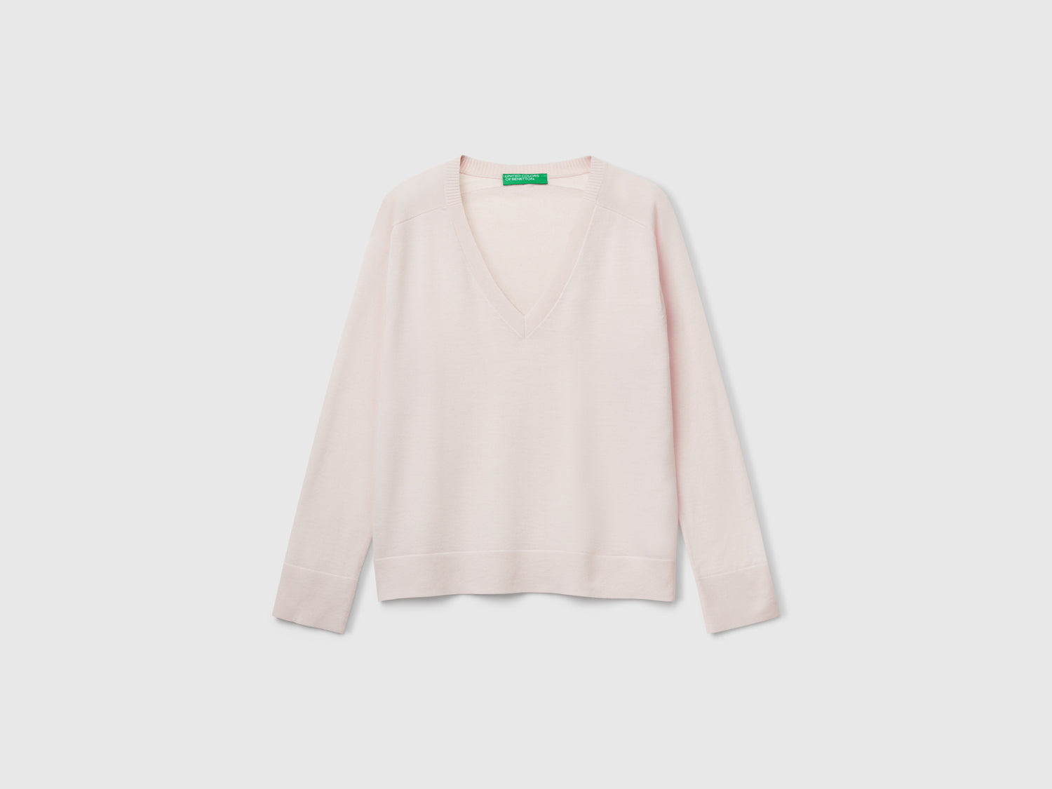 Maglia con scollo a V in pura lana Merino da donna rosa tenue | Benetton Outlet