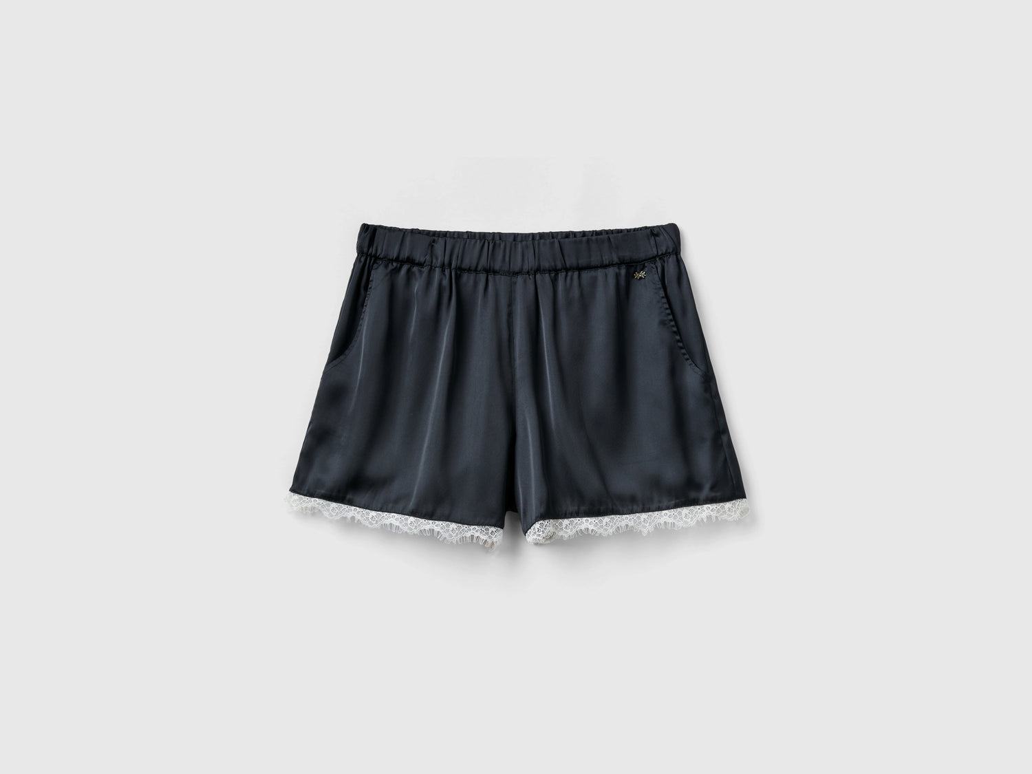 Satin shorts da donna nero | Benetton Outlet