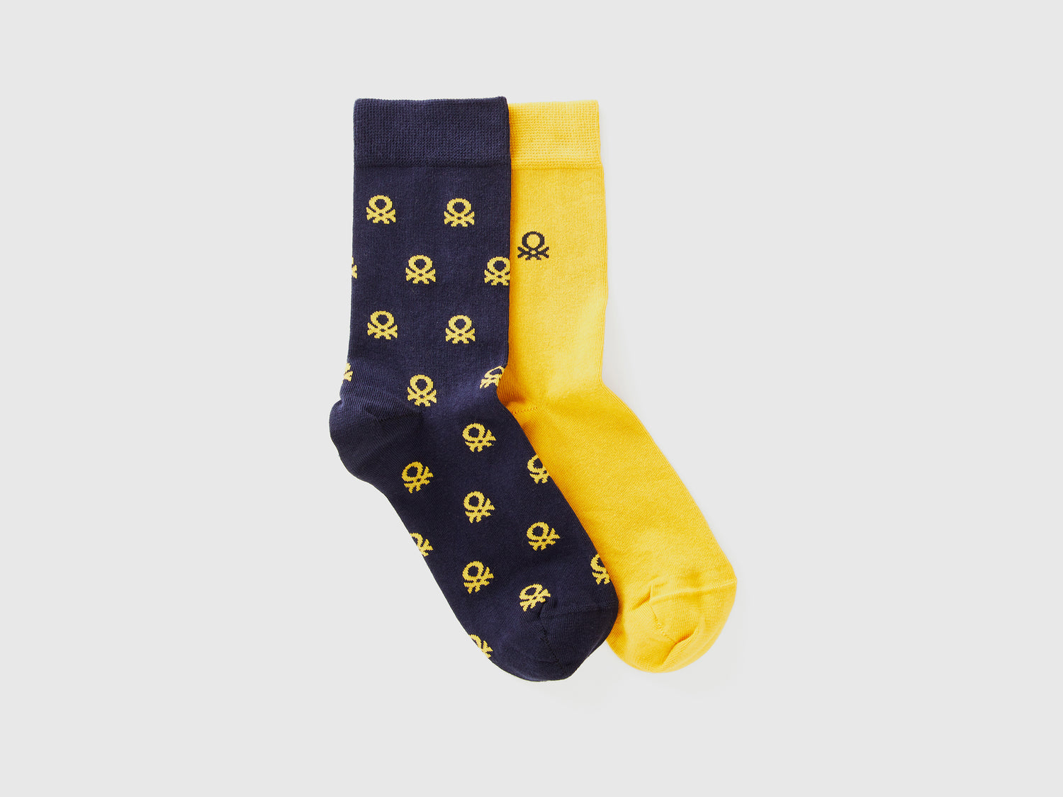 Two pairs of long socks with logos da uomo multi-color | Benetton Outlet