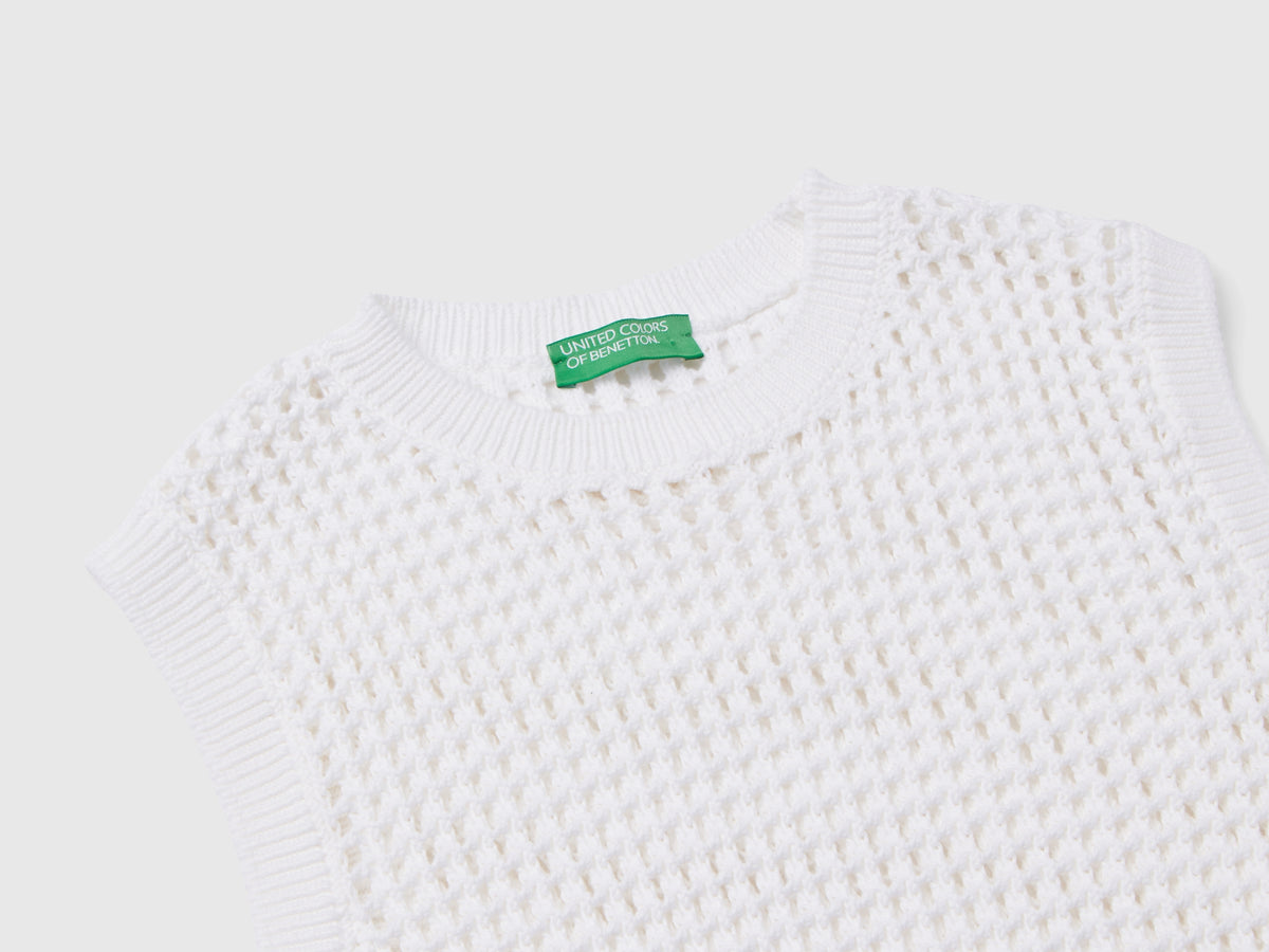 Cropped crochet vest