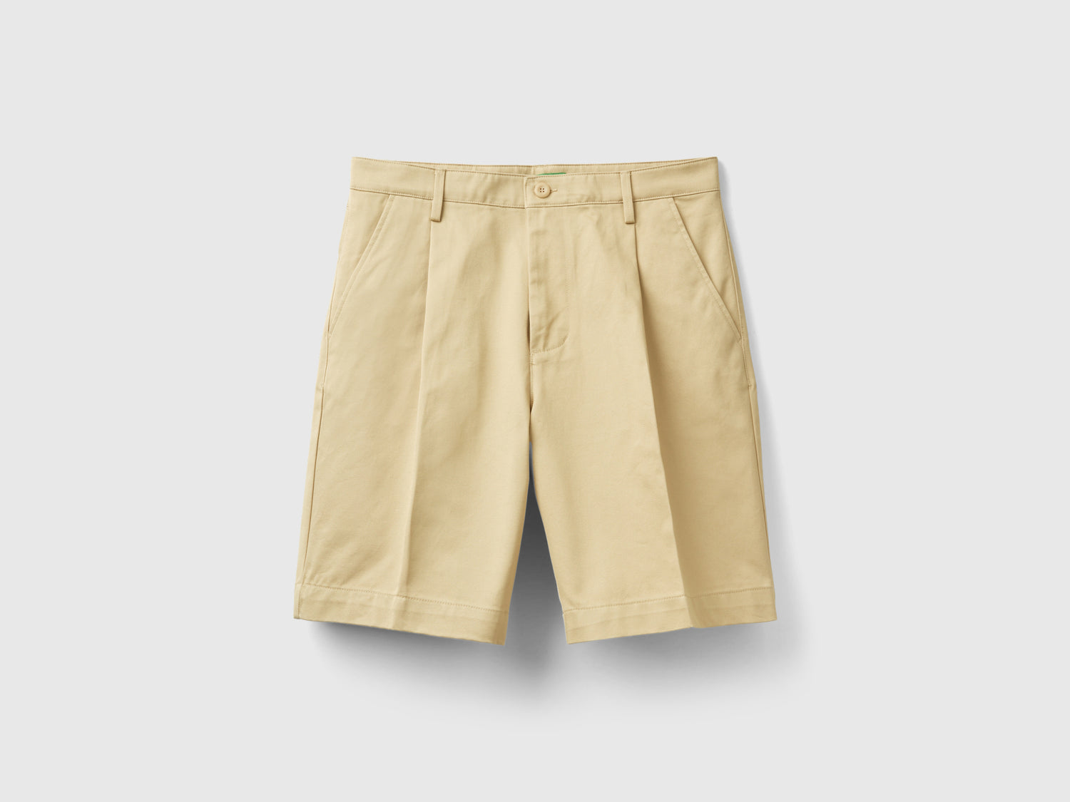 Oversized chino bermuda shorts da uomo beige | Benetton Outlet