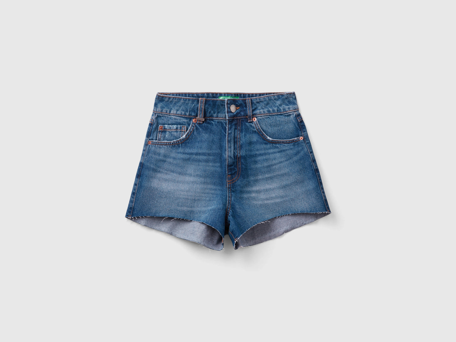 Shorts sfrangiati in misto cotone riciclato da donna blu | Benetton Outlet