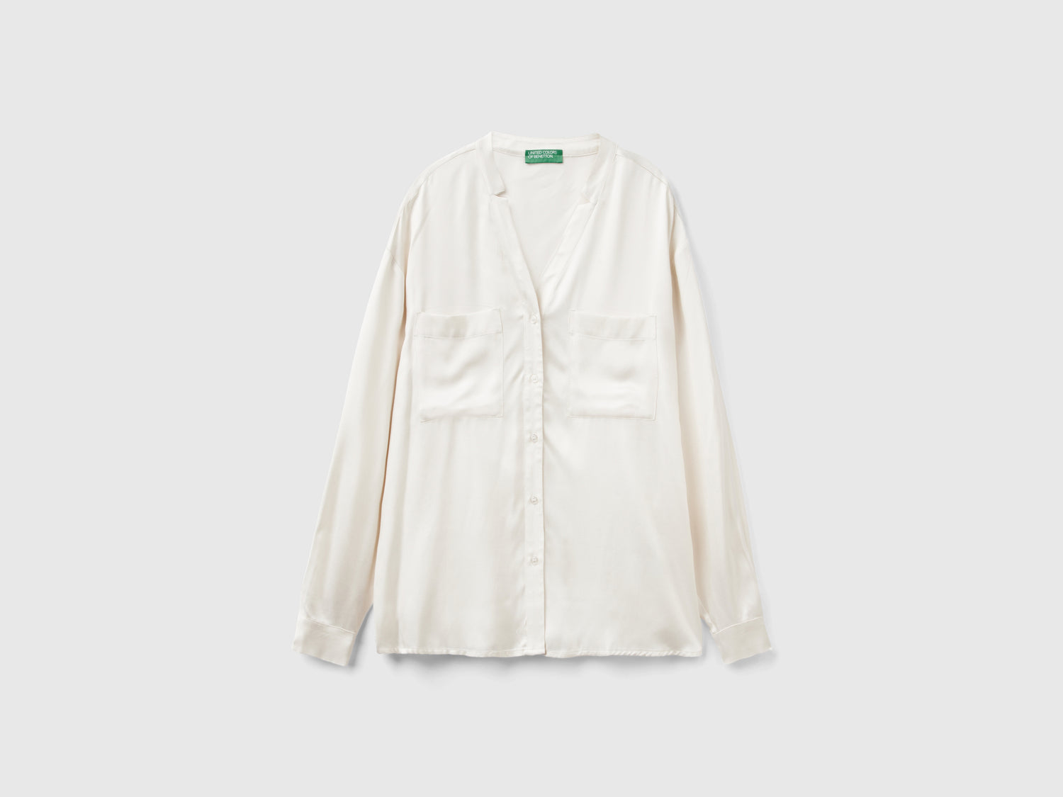 Camicia in pura viscosa con tasche da donna bianco panna | Benetton Outlet