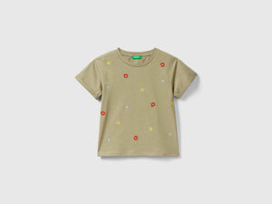 T-shirt with embroidered flowers
