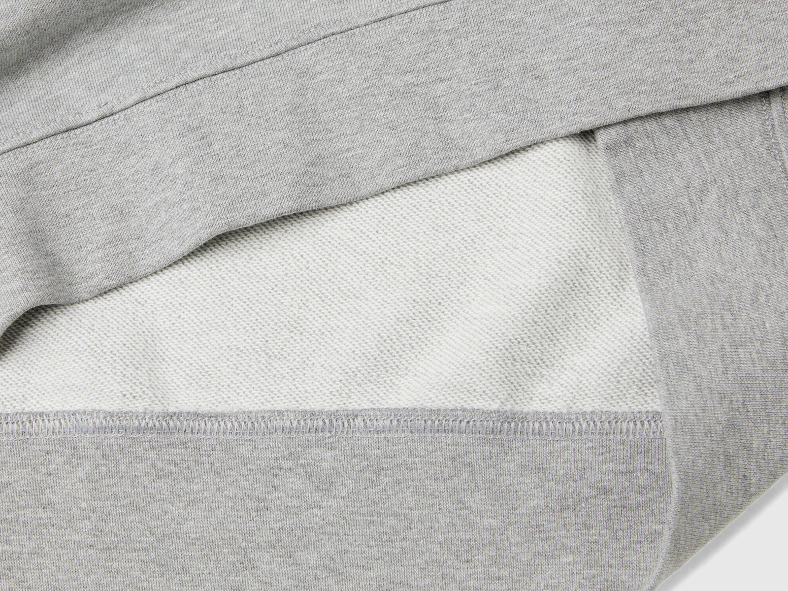 Felpa girocollo con stampa logo da uomo grigio chiaro 3 | Benetton Outlet