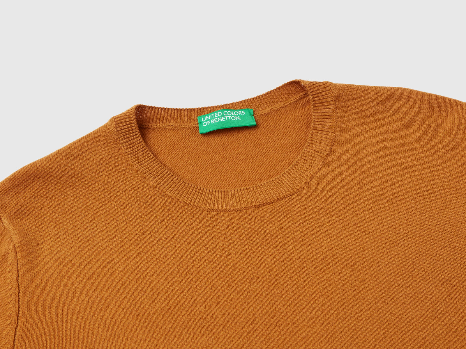 Maglia girocollo tabacco in lana Merino da donna bruciato 3 | Benetton Outlet