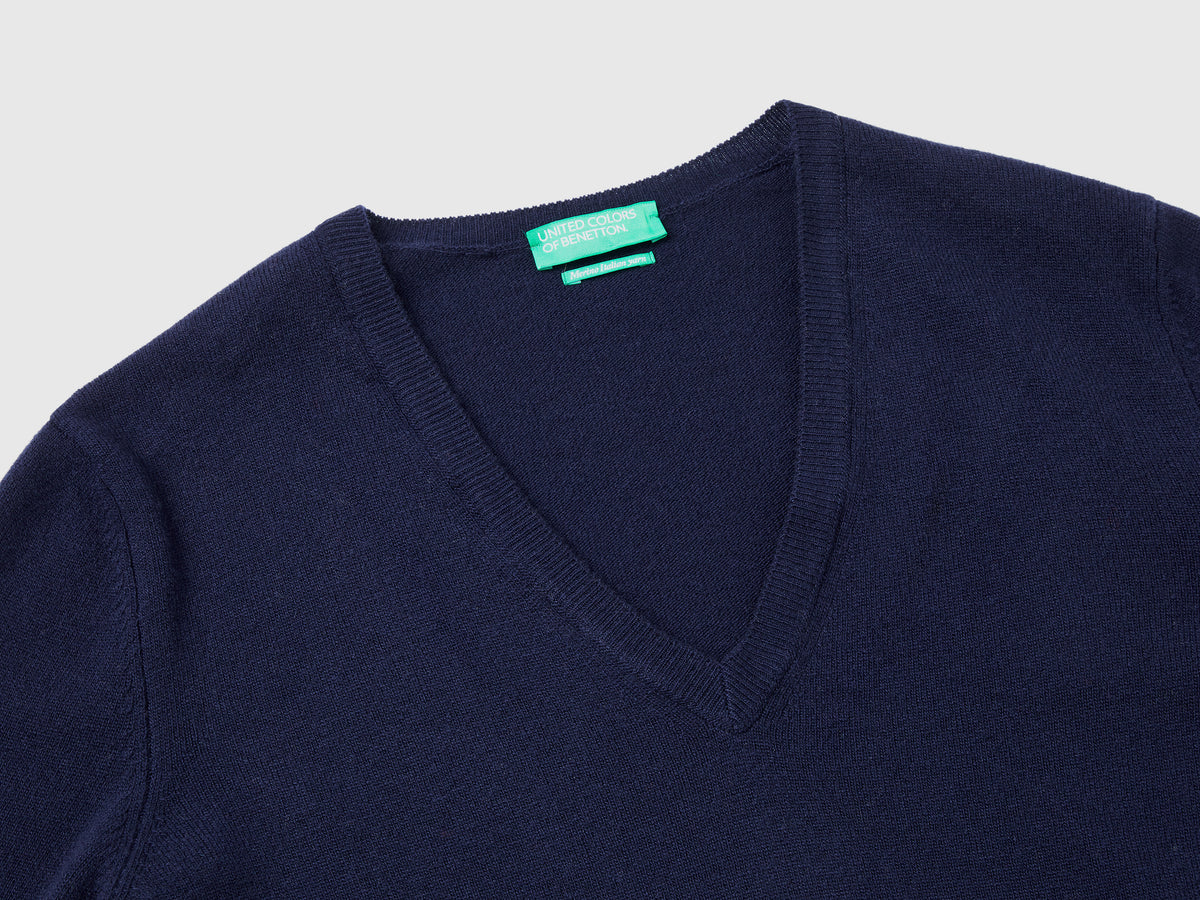 V-neck sweater in pure Merino wool