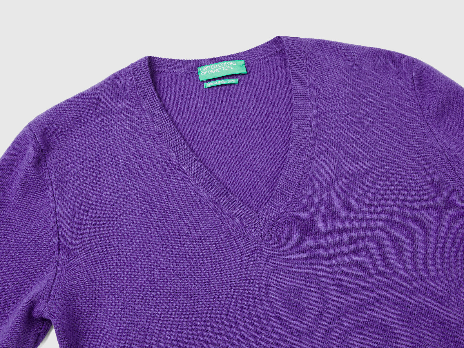 Maglia con scollo a V in pura lana Merino da donna viola 3 | Benetton Outlet