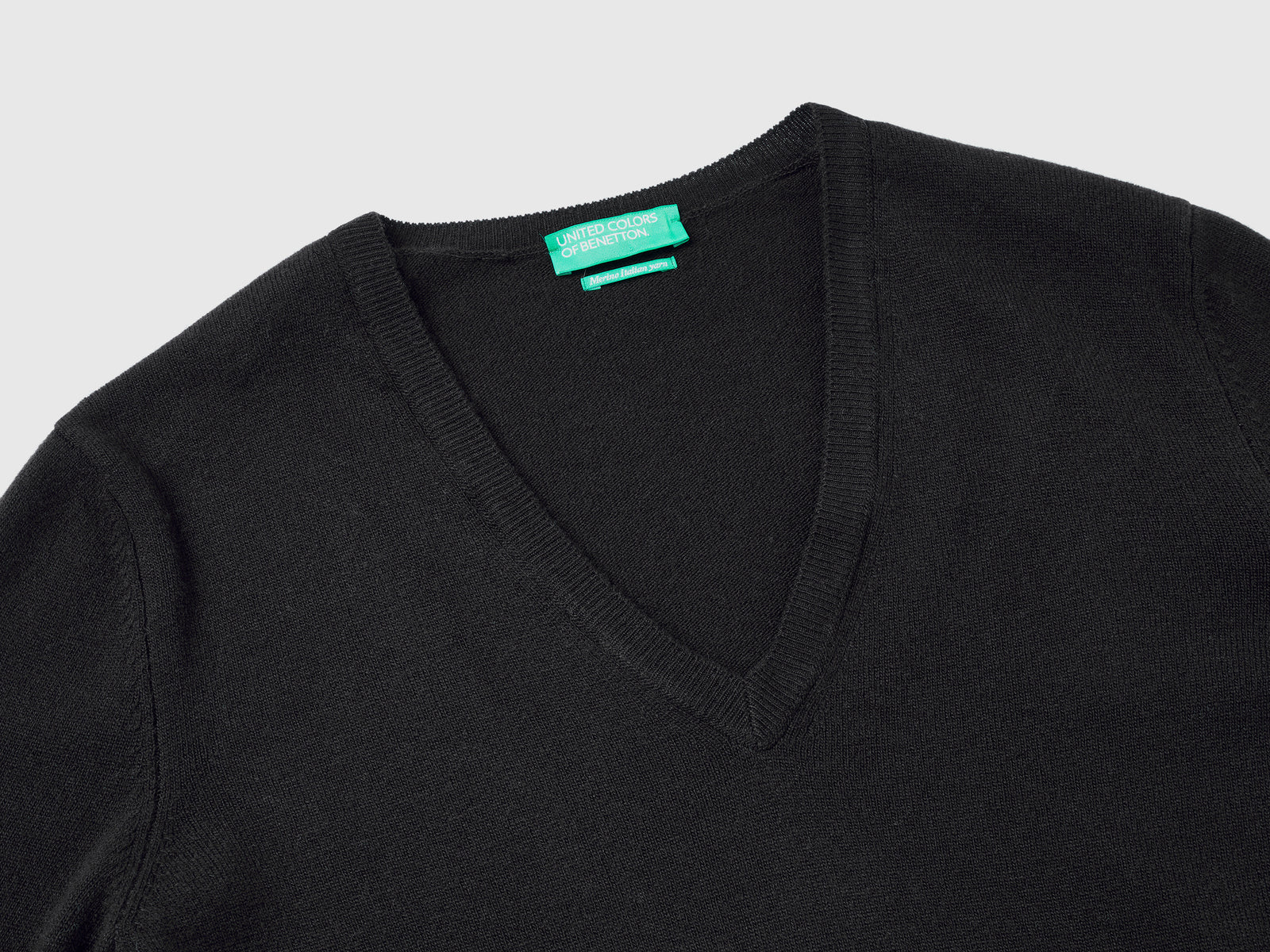 Maglia con scollo a V in pura lana Merino da donna nero 3 | Benetton Outlet