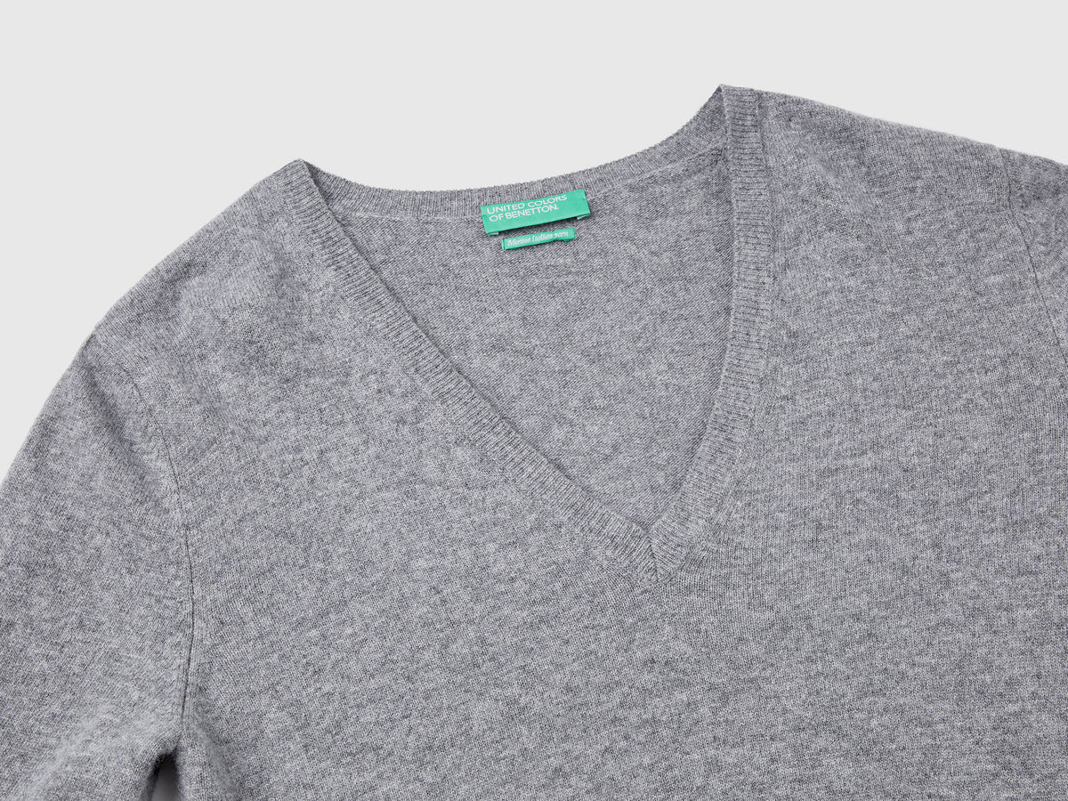 V-neck sweater in pure Merino wool
