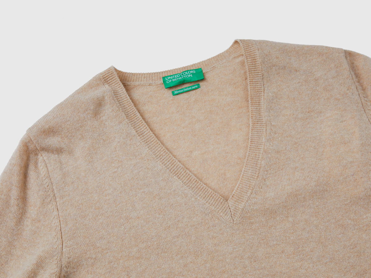 V-neck sweater in pure Merino wool