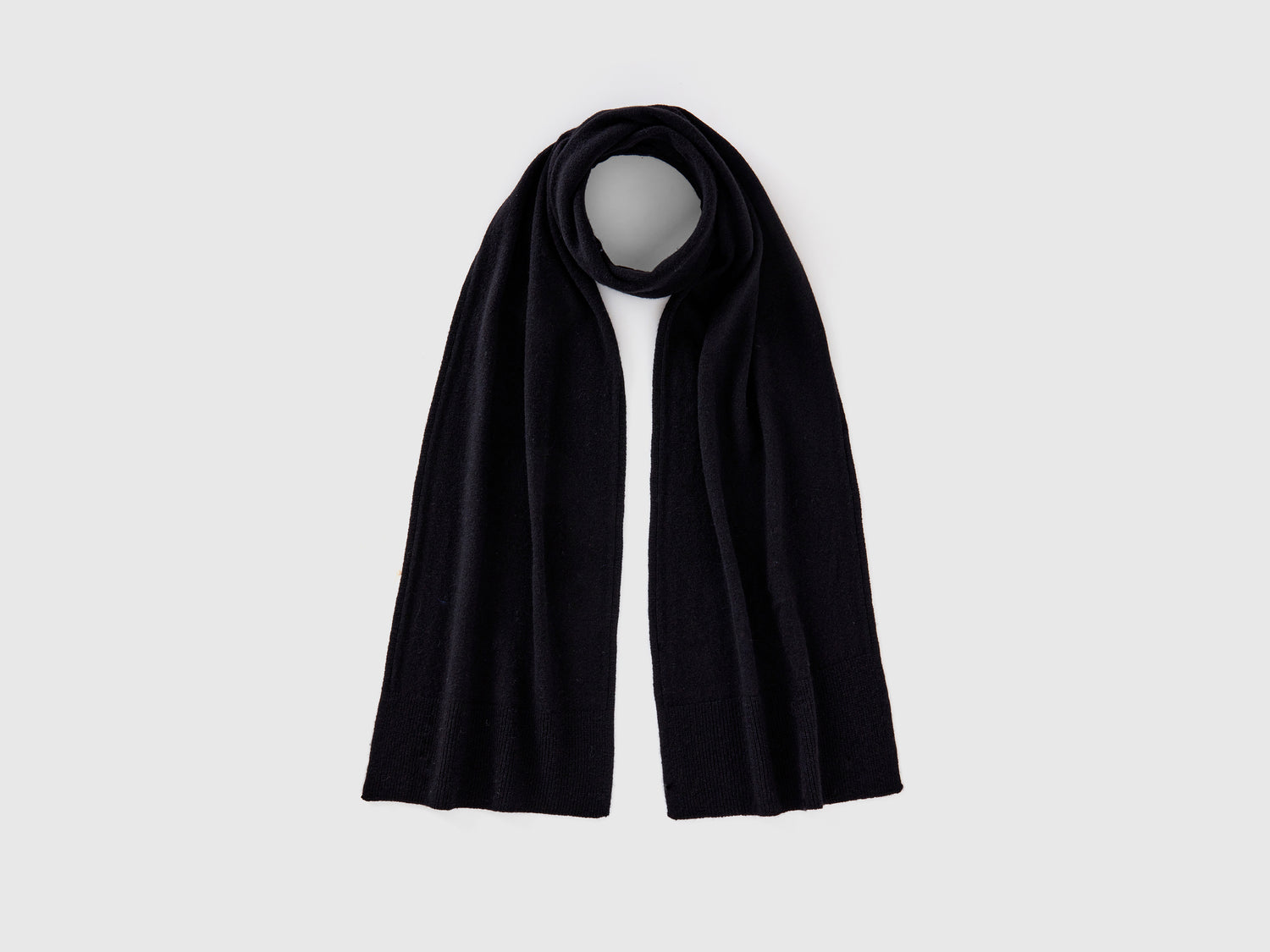 Bufanda de pura lana merino da donna nero | Benetton Outlet
