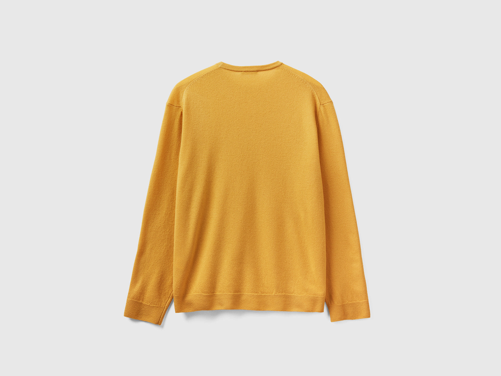 Maglia girocollo giallo senape in pura lana Merino da uomo cammello 2 | Benetton Outlet