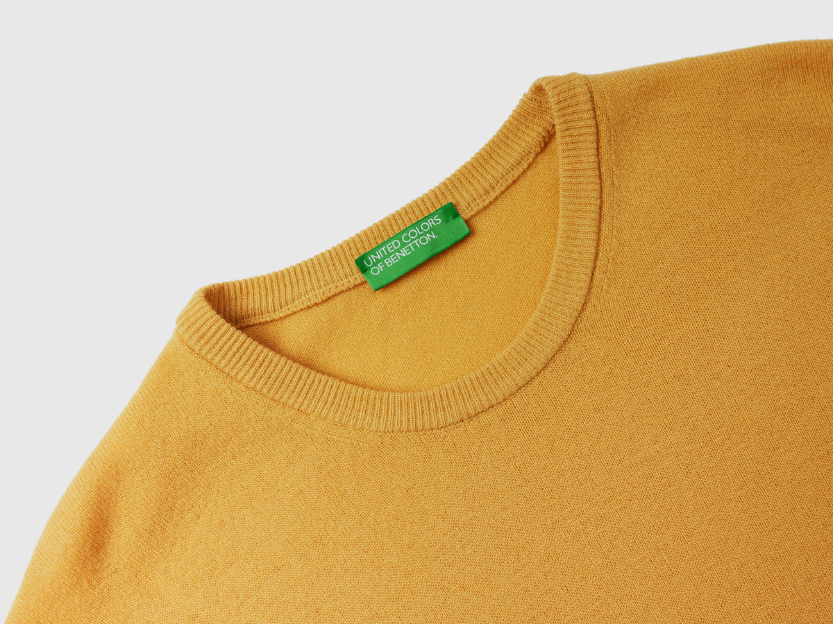 Maglia girocollo giallo senape in pura lana Merino