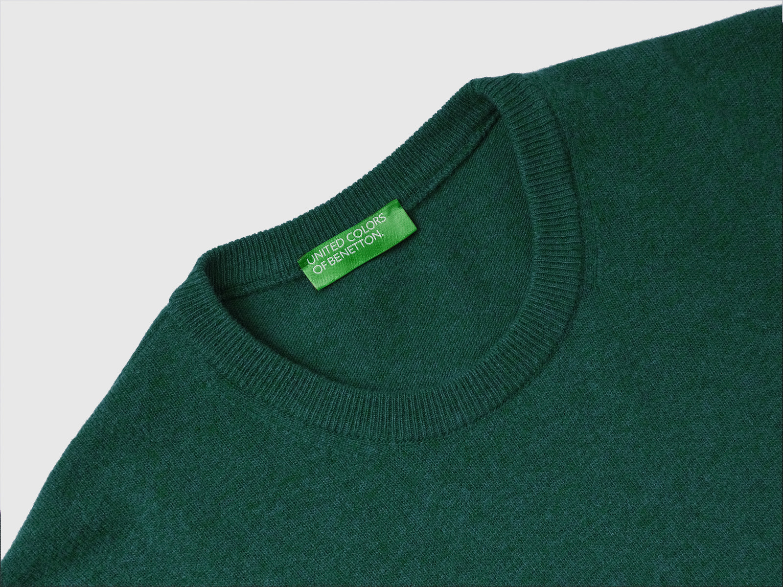 Maglia girocollo in pura lana Merino da uomo verde scuro 3 | Benetton Outlet