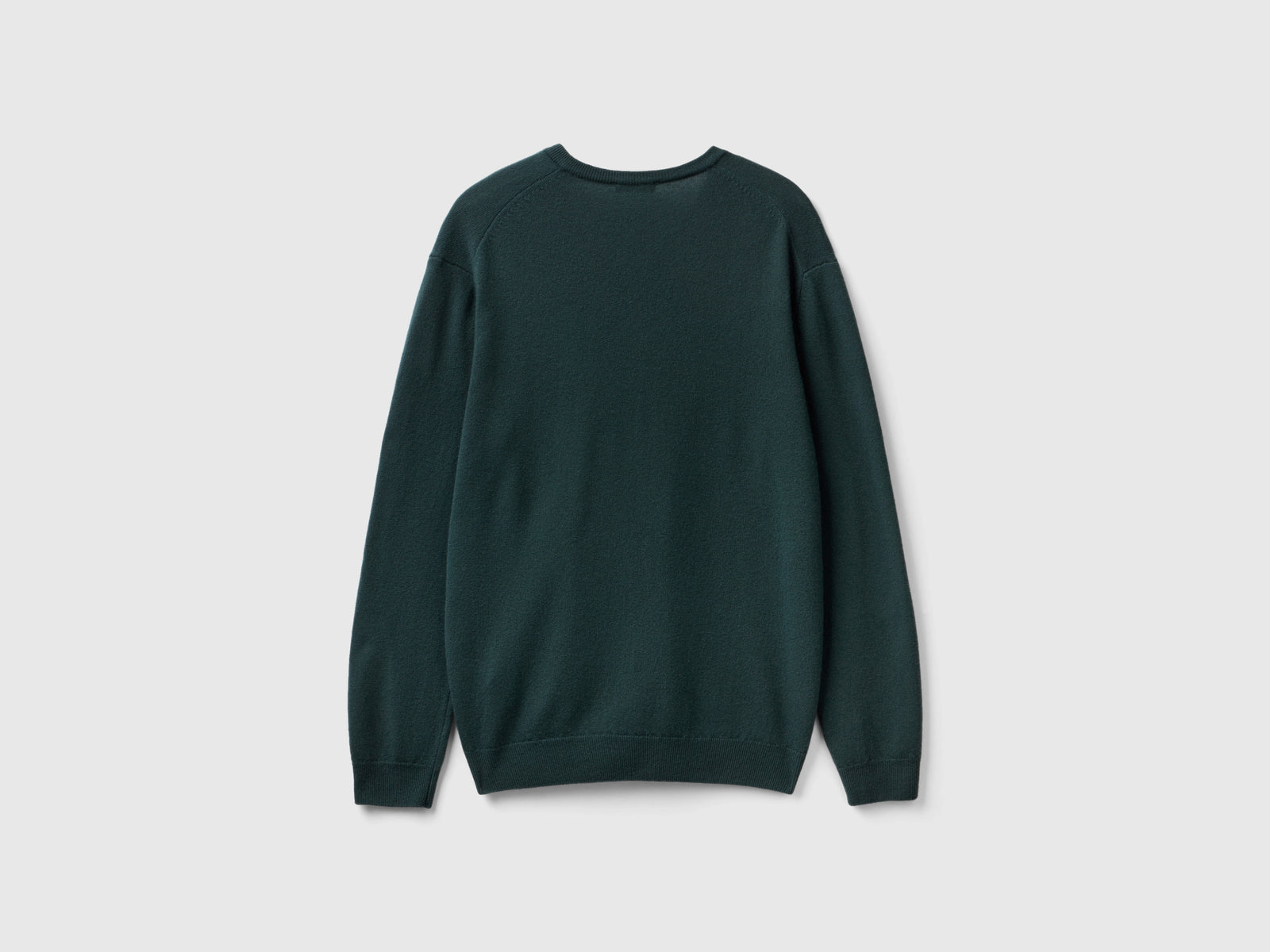 Maglia scollo a V in pura lana Merino da uomo verde scuro 2 | Benetton Outlet