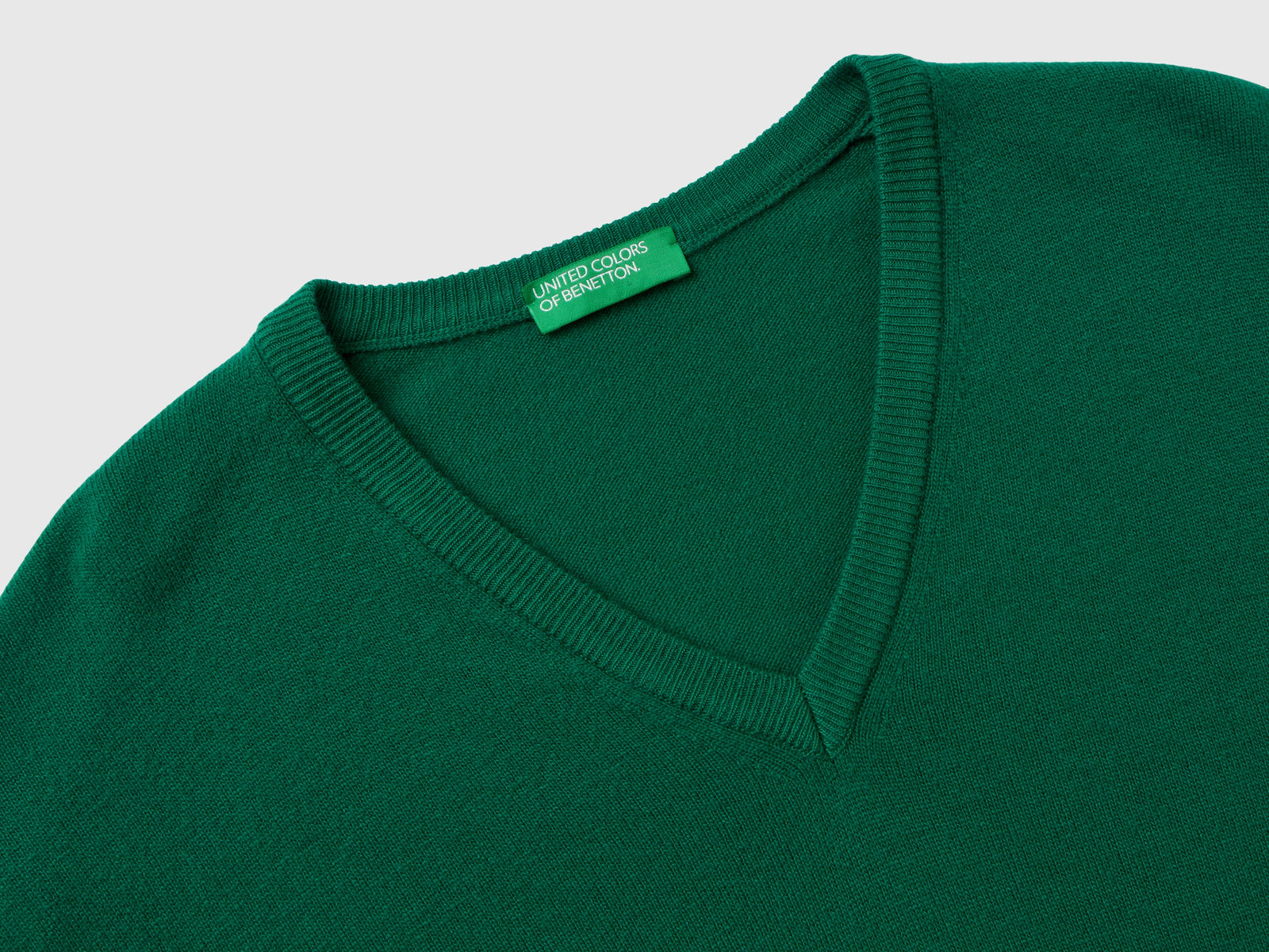 Maglia scollo a V bosco in pura lana Merino da uomo verde 3 | Benetton Outlet