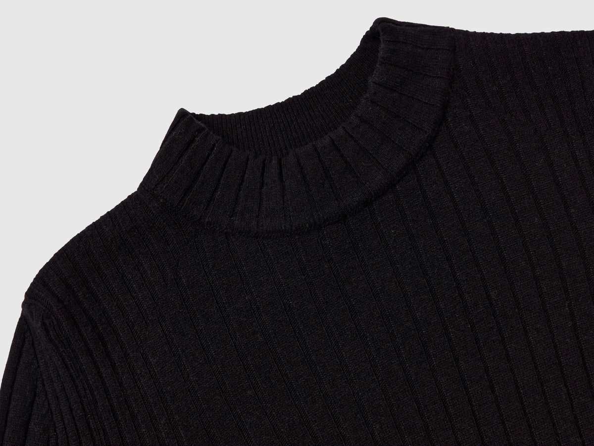 Maglia lupetto con spacchi