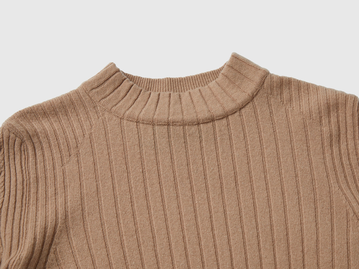 Maglia lupetto con spacchi