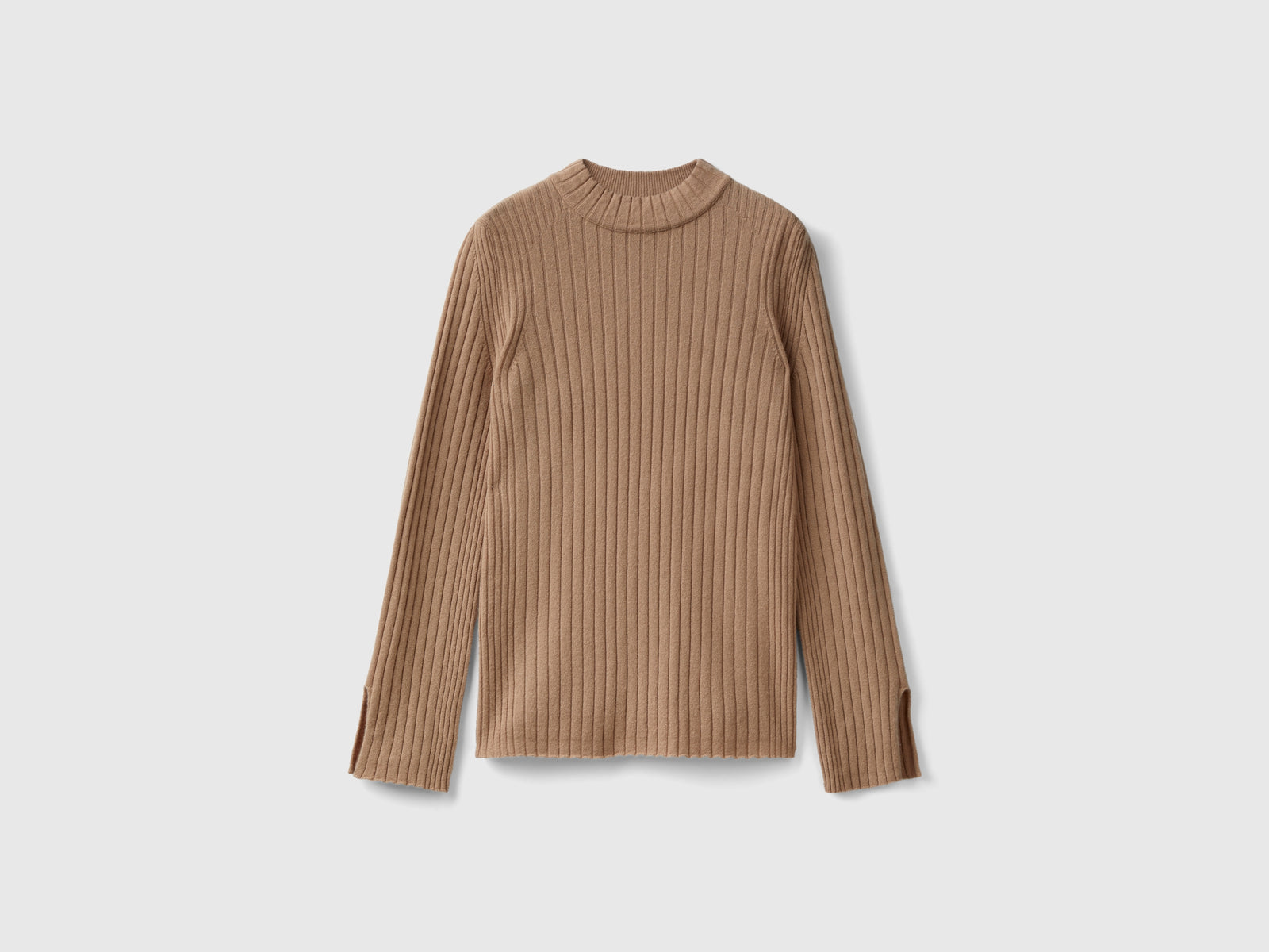 Maglia lupetto con spacchi da donna cammello | Benetton Outlet