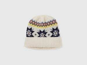 Cappello con motivi geometrici