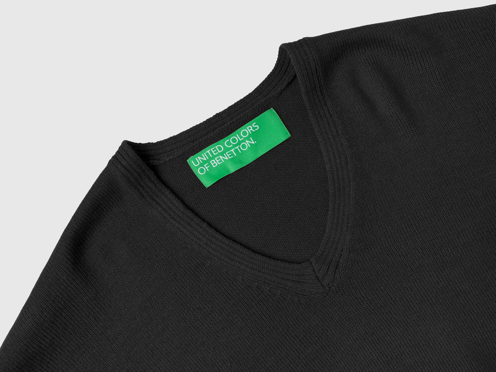 Maglia scollo a V over fit da donna nero 3 | Benetton Outlet