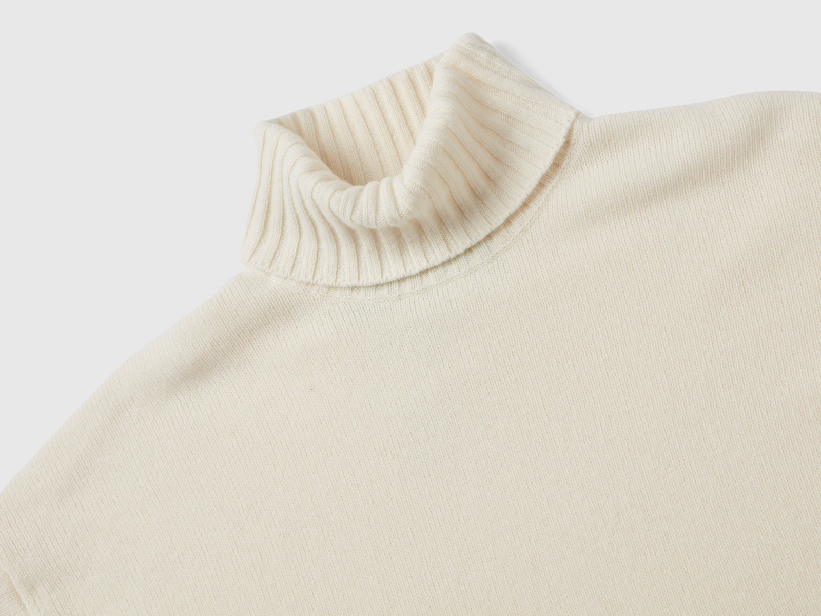Dolcevita con spacchi da donna bianco panna 3 | Benetton Outlet