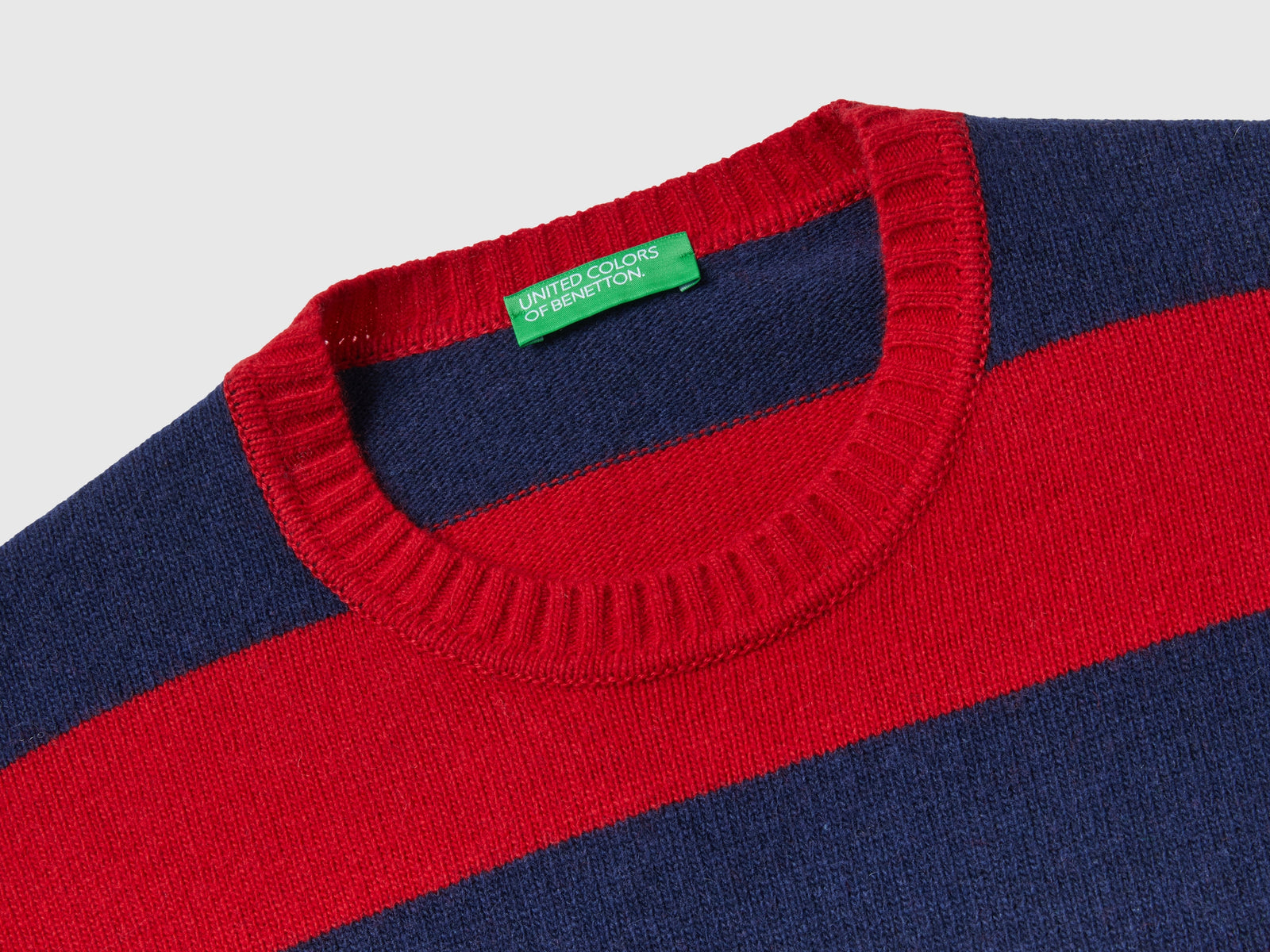 Maglione a righe bicolor da uomo rosso 3 | Benetton Outlet