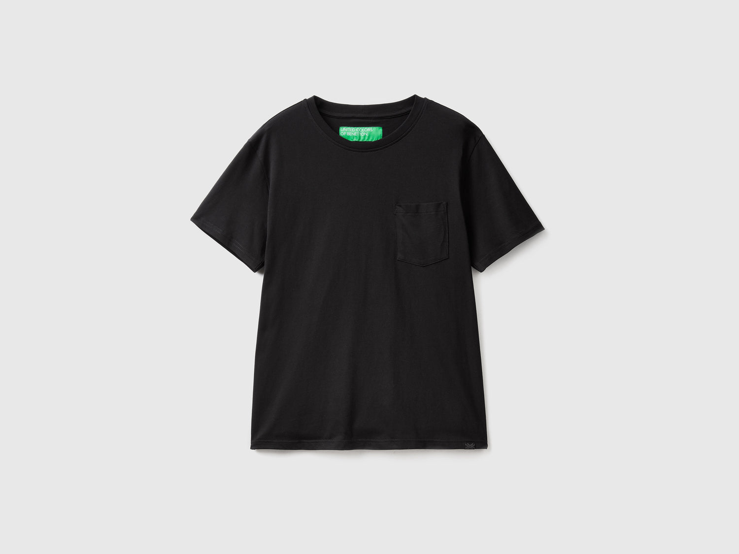 T-shirt 100% cotone con taschino da uomo nero | Benetton Outlet