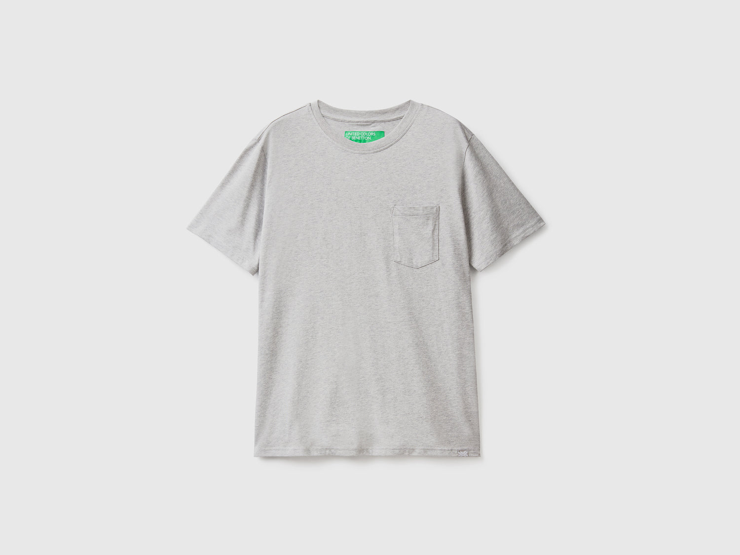 T-shirt 100% cotone con taschino da uomo grigio chiaro | Benetton Outlet