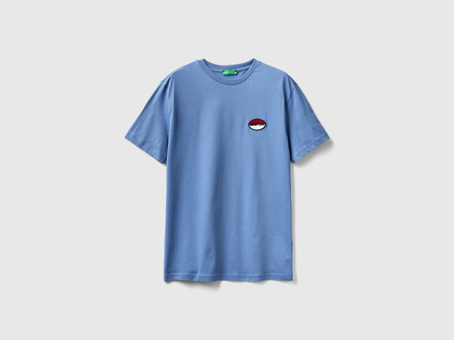 T-shirt with patch da uomo celeste | Benetton Outlet