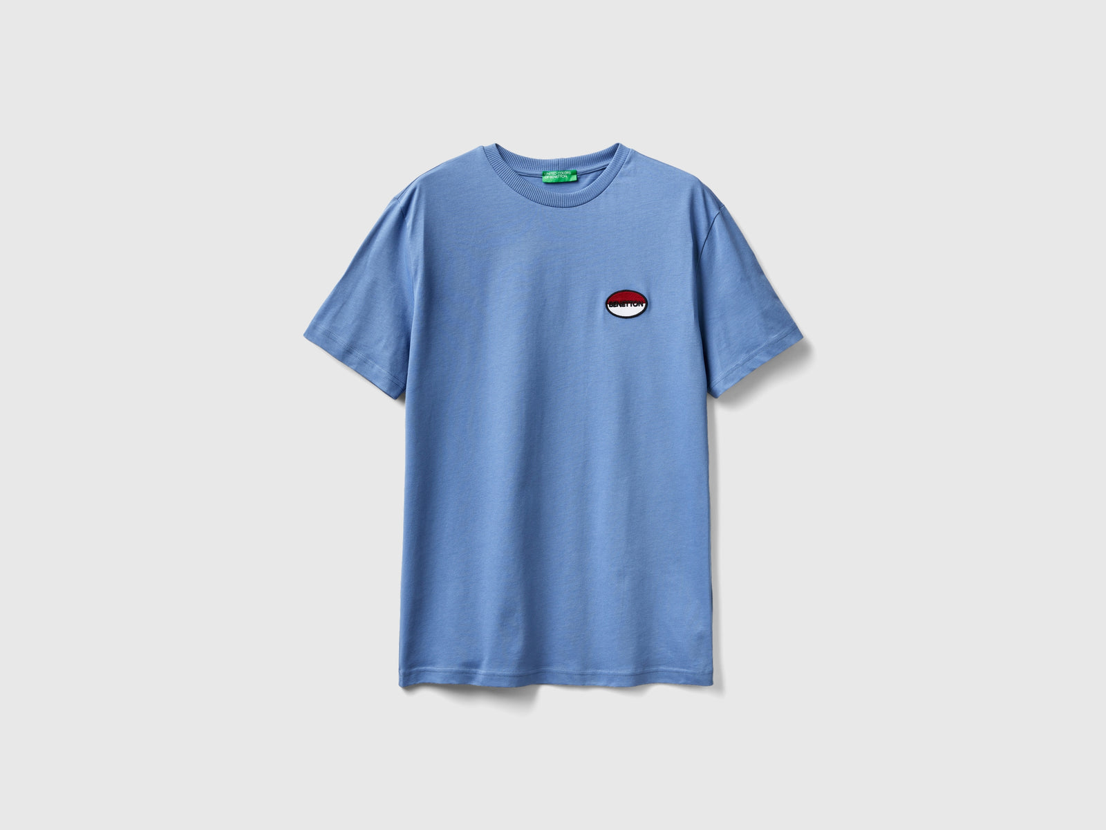 T-shirt with patch da uomo celeste | Benetton Outlet