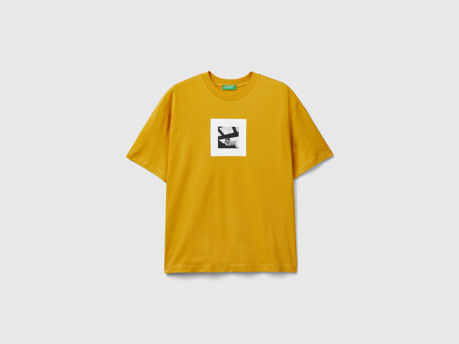 Boxy fit T-shirt with print da uomo giallo | Benetton Outlet