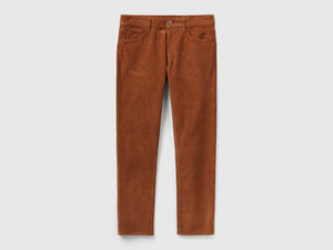 Pantalones de terciopelo de corte entallado