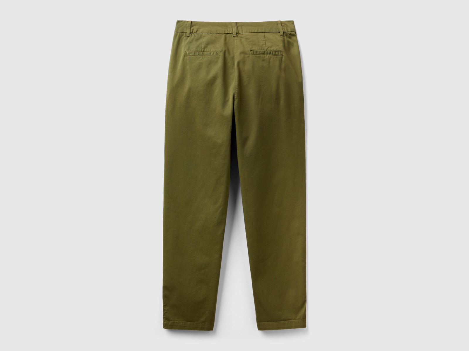 Pantaloni chino in cotone stretch da donna verde militare 2 | Benetton Outlet