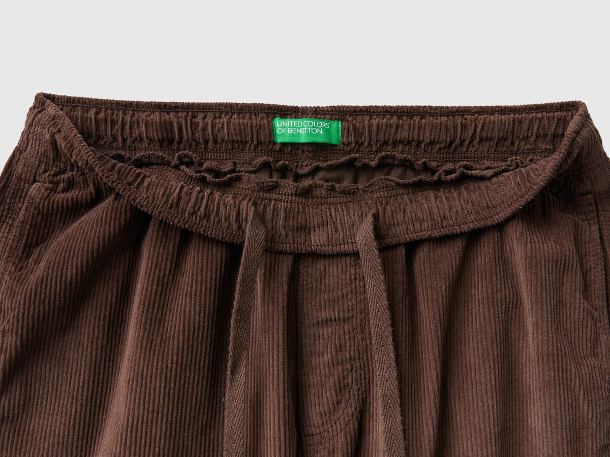 Joggers de terciopelo con cordón