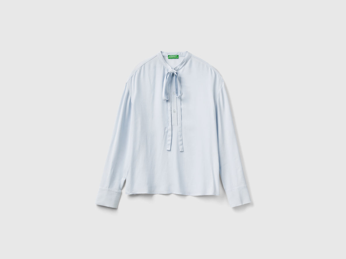 Blusa fluida con lacci