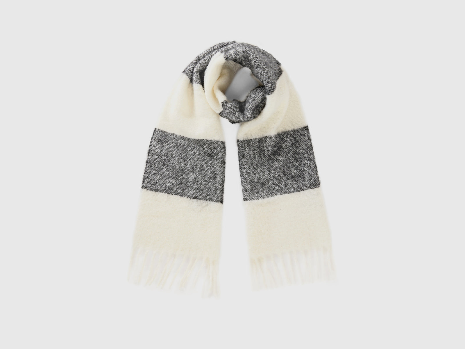 Sciarpa a righe in misto lana e tessuto riciclato da donna grigio | Benetton Outlet