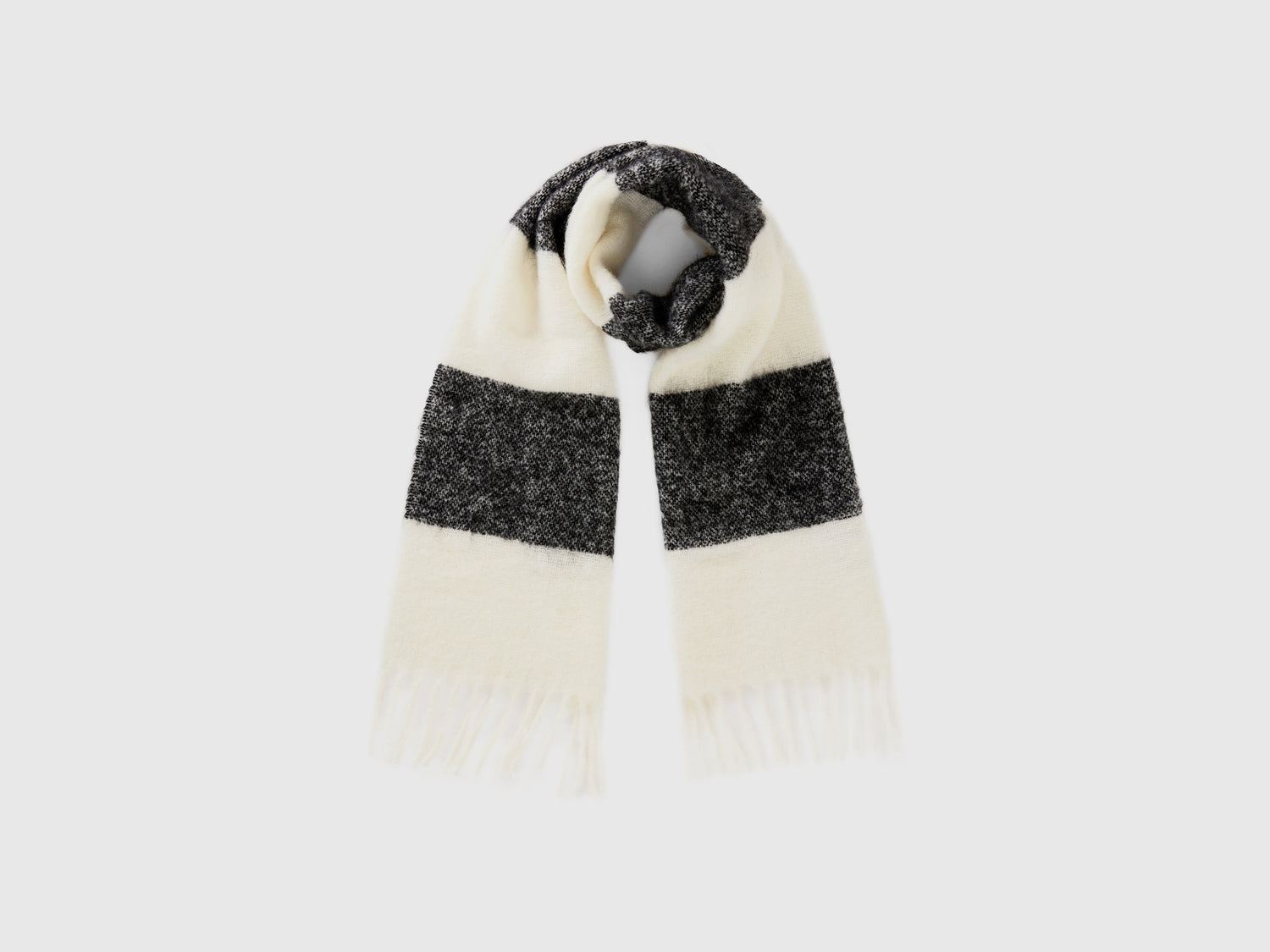 Bufanda de rayas en mezcla de lana y tejido reciclado da donna nero | Benetton Outlet