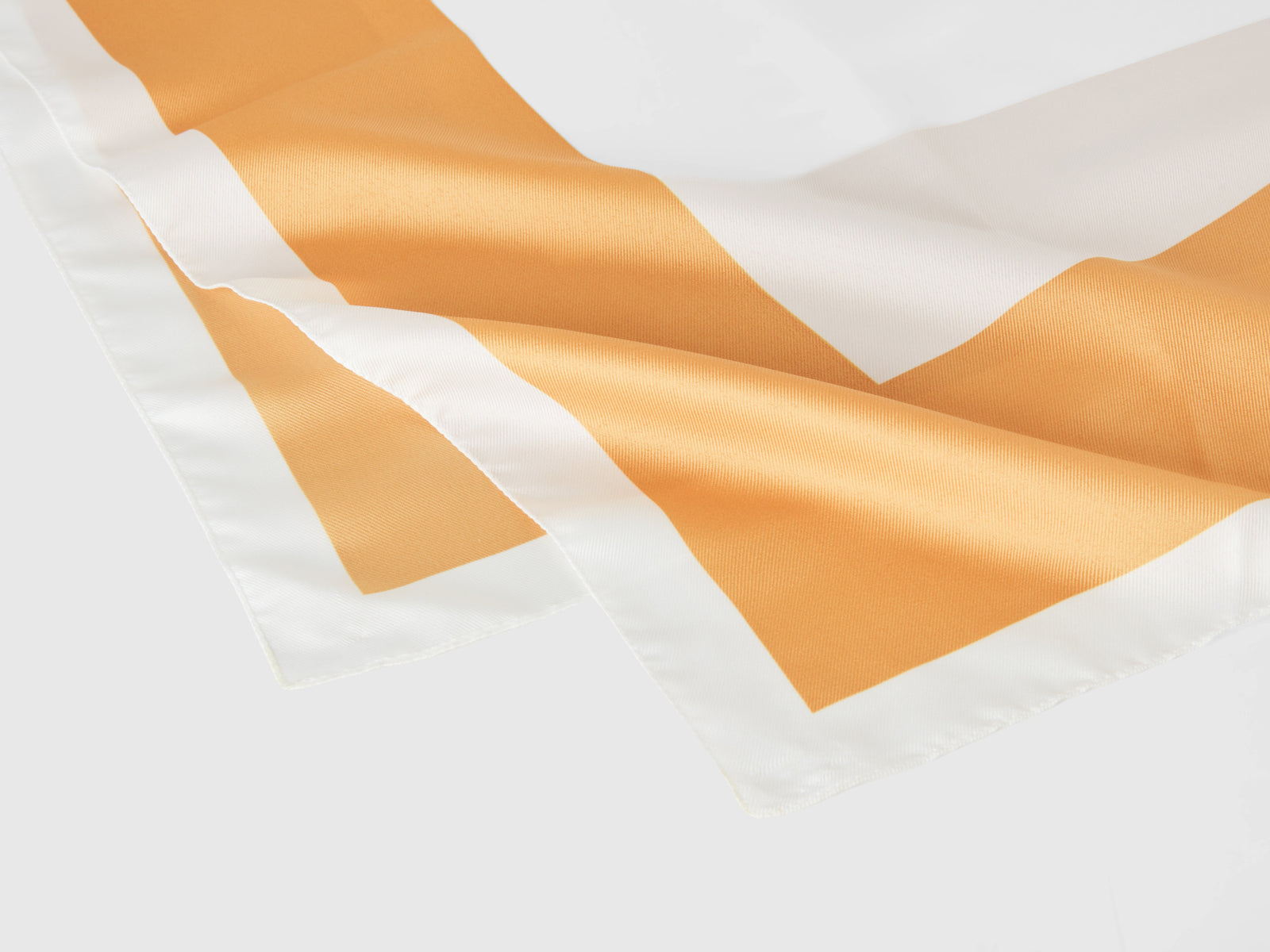 Foulard con stampa coniglio da donna bianco 2 | Benetton Outlet