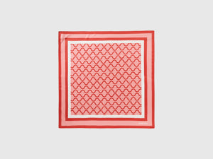 Foulard e rosso con stampa fantasia