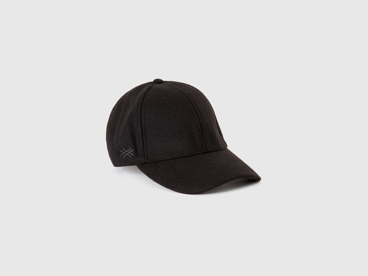 Cappello con visiera in panno da donna nero | Benetton Outlet