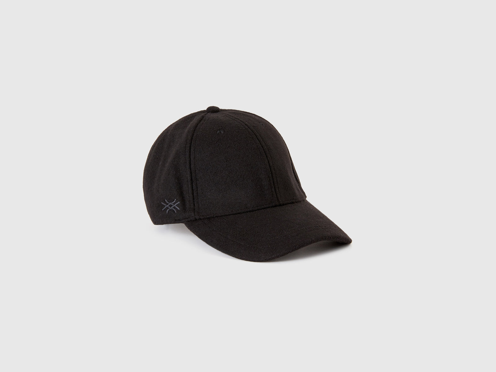 Cappello con visiera in panno da donna nero | Benetton Outlet