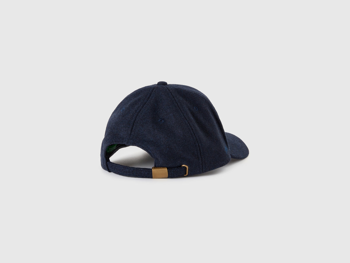 Cappello con visiera in panno