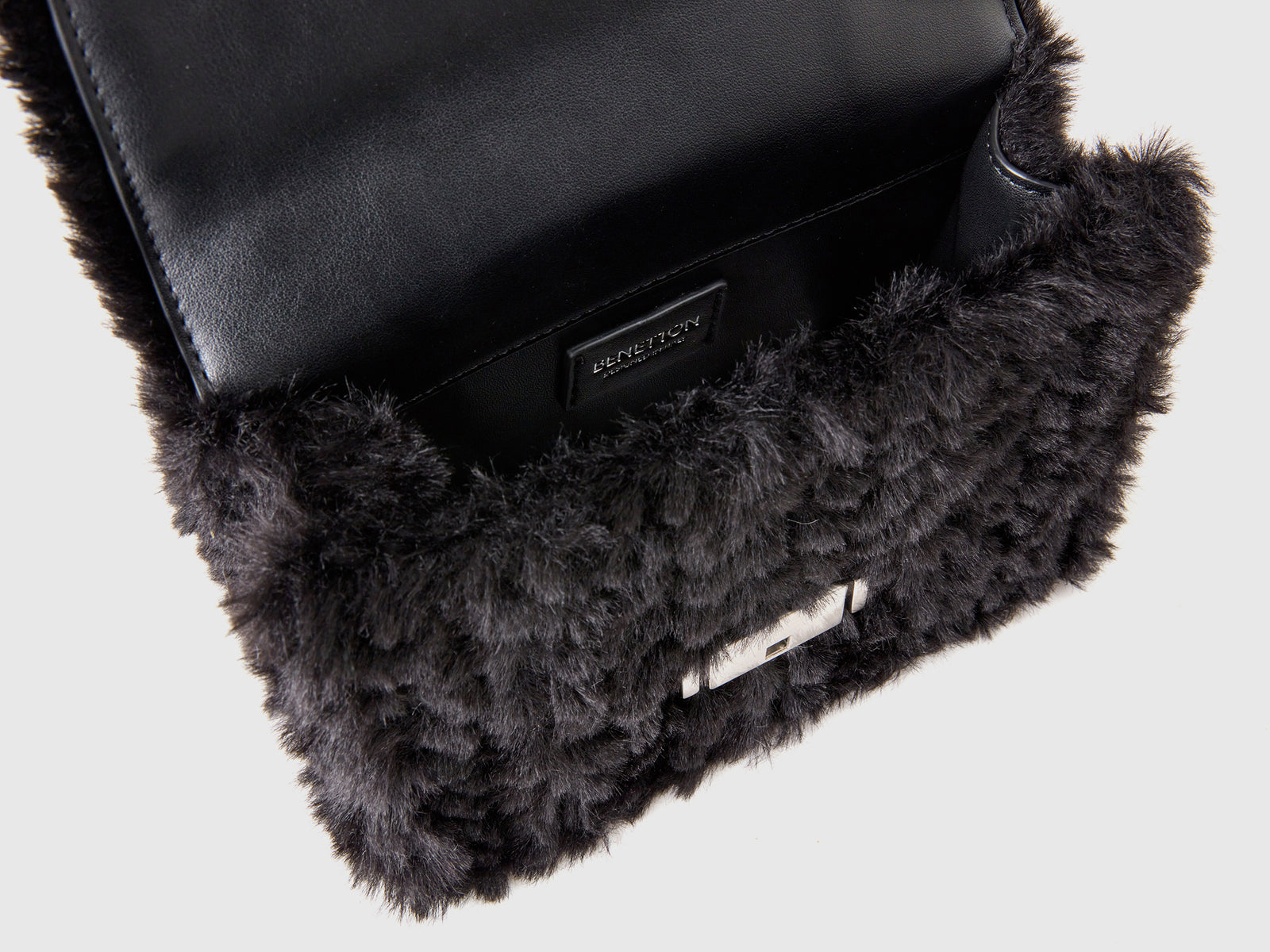 Borsa piccola in pelliccetta sintetica da donna nero 3 | Benetton Outlet