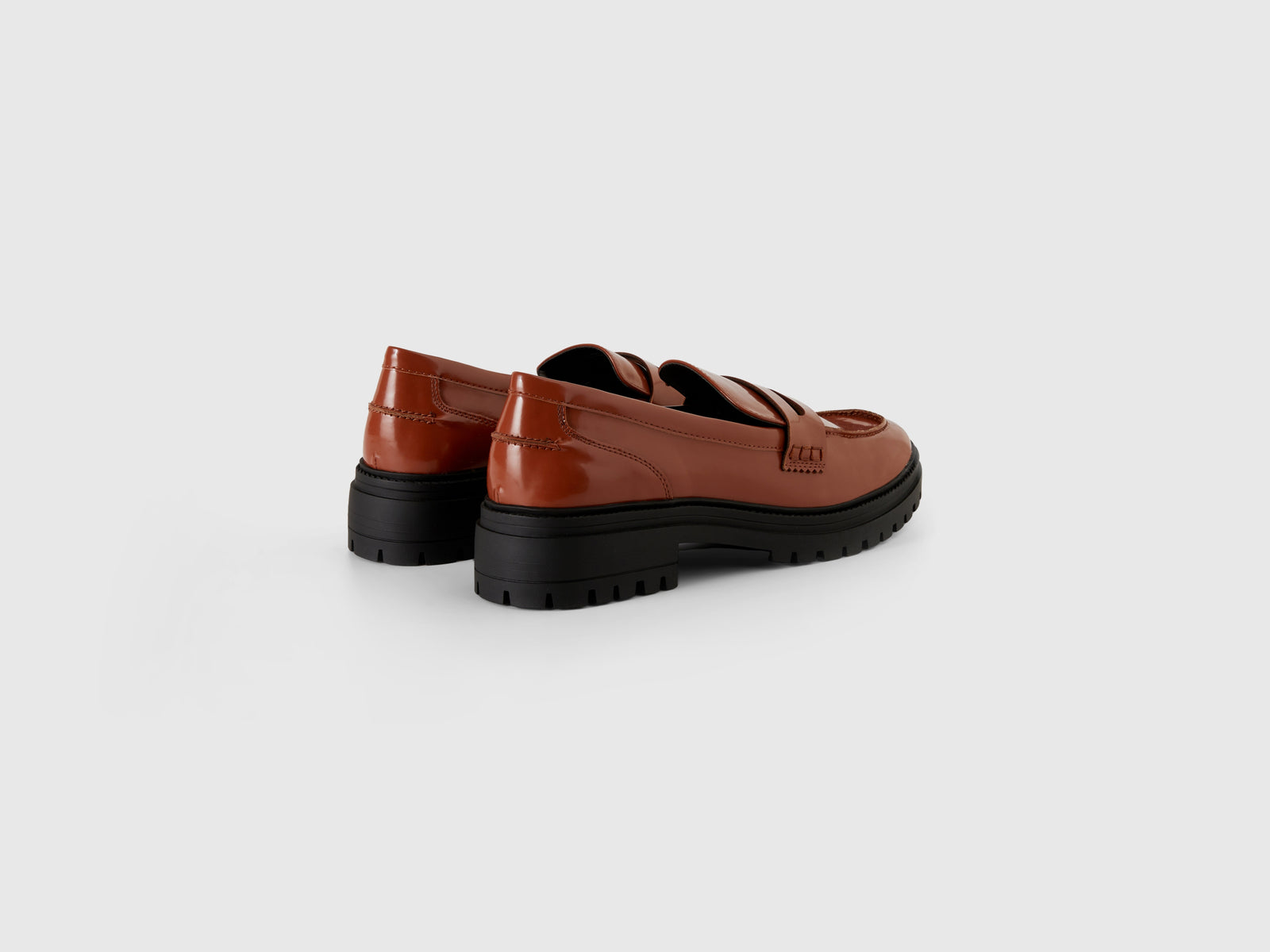 Mocasines en tejido recubierto brillante da donna marrone 2 | Benetton Outlet