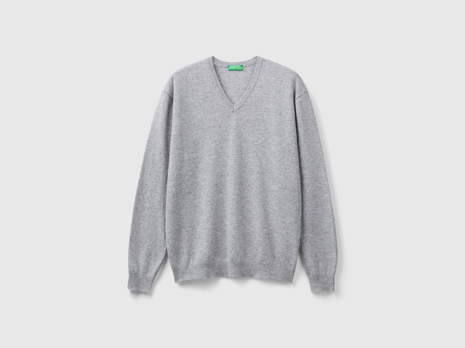 Maglia scollo a Vo mélange in pura lana Merino da uomo grigio chiaro | Benetton Outlet