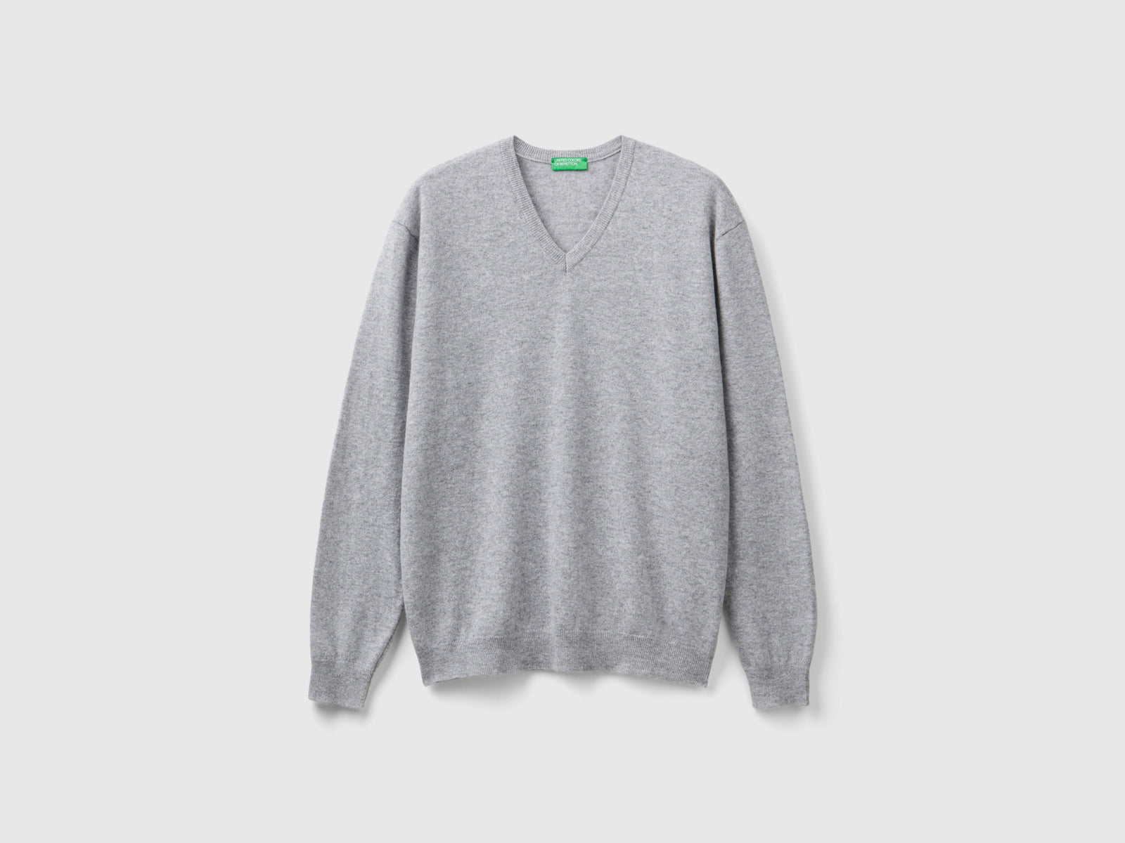 Maglia scollo a Vo mélange in pura lana Merino da uomo grigio chiaro | Benetton Outlet